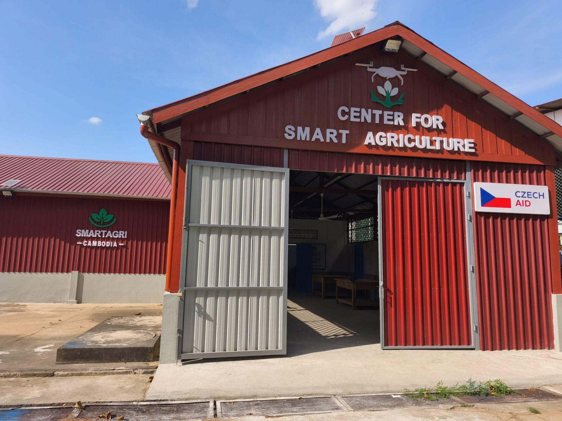 First Theoretical Training at the Center for Smart Agriculture at វិទ្យាស្ថានបច្ចេកវិទ្យាបាត់ដំបង-Battambang Institute of Technology